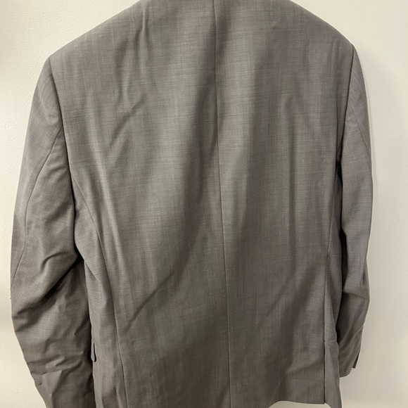 Calvin Klein Grey 2 piece suit, 40R blazer and 34W/30L pants (worn) - Picture 2 of 10